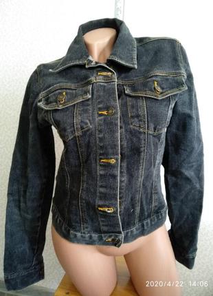 Джинсова куртка.
