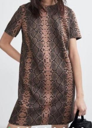 Платье футболка замшевая в змеиный принт zara