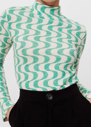 Гольф с рукавами клеш