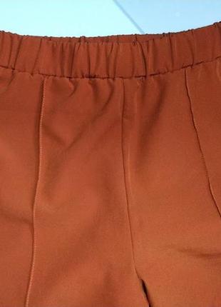 Коричневые брюки кюлоты с оборкой от boohoo3 фото
