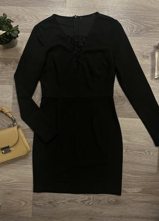 Базовое черное платье с вырезом2 фото