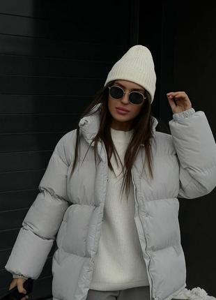 Теплая зимняя куртка-бдащевка на силиконе с воротничком свободного прямого кроя стеганая с карманами3 фото