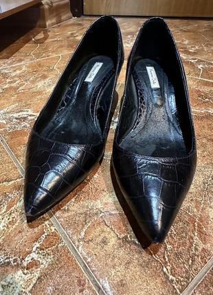 Черные туфли massimo dutti - kitten heel