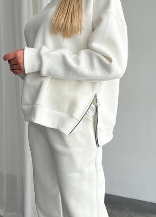 Теплый костюм на флисе кофта свитер с горлом с разрезами брюки джоггеры с высокой посадкой на резинке свободного кроя2 фото