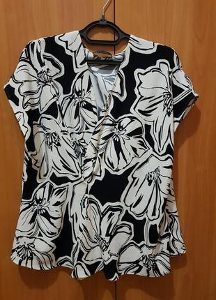 Блуза в квітковий принт для королеви) 24 розмір