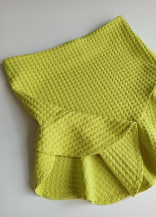 Красивая стильная яркая трикотажная юбка мини zara из фактурной ткани1 фото