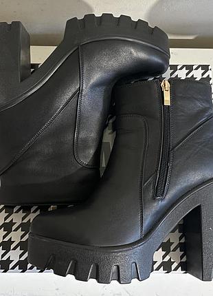Демисезонные ботинки на каблуке