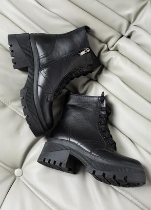 Комфортні зимові шкіряні черевики на платформі