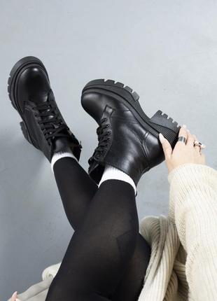 Комфортні зимові шкіряні черевики на платформі