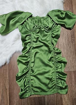Сукня зелена з кісточками