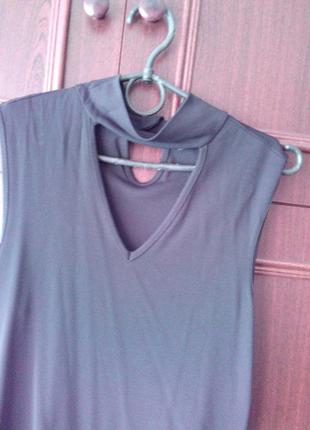 Черное платье.