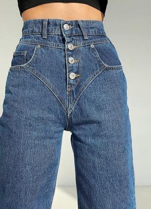 Прямые джинсы на высокой посадке с фигурной кокеткой