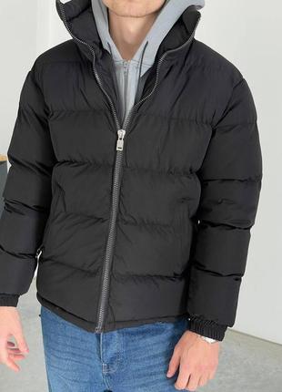 Чоловіча зимова куртка чорного кольору
