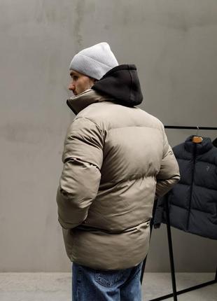 Чоловіча зимова куртка бежевого кольору2 фото