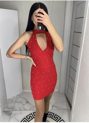 Новое красное платье с жемчужинами