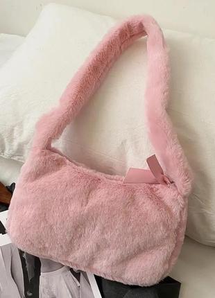 Рожева хутряна сумочка багет3 фото
