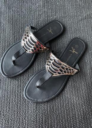 1+1=3 шльопки/шльопанці від atmosphere ❤️