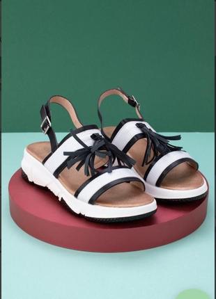Білі з чорним спортивні босоніжки, сандалі на платформі товстій підошві