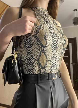 Боди в змеиный принт