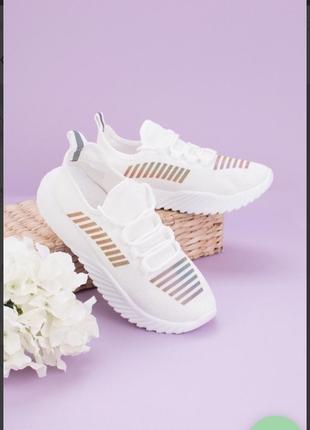 Білі кросівки з текстилю сітка літні дихаючі