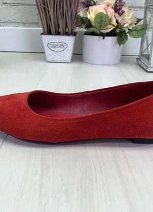 Червоні замшеві балетки