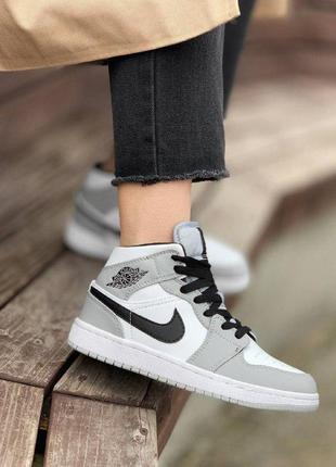 Кросівки nike air jordan 1 mid light smoke grey9 фото