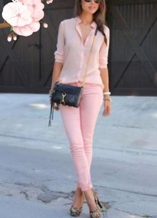 Розовые джинсы с высокой посадкой