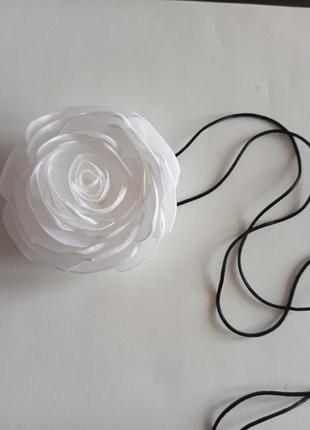 Цветок роза из атласа чокер на шнурке