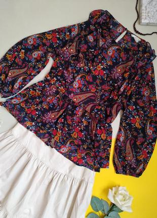 Роскошная цветочная блуза с воланами
