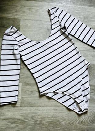 Базове боді xs/s від h&m з круглим вирізом у чорно-білу смужку смугастий бодик гольф водолазка