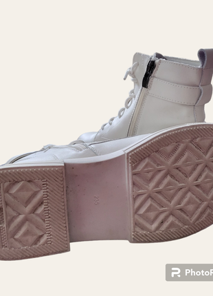 Белые ботинки на шнуровке5 фото