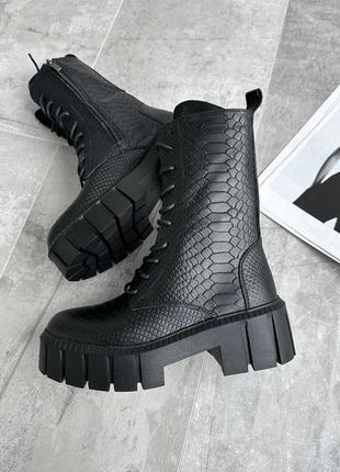 Женские черные ботинки под рептилию зима10 фото