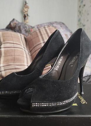Босоножки на каблуке,сорного цвета3 фото