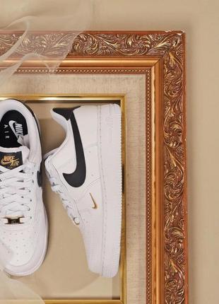 Кроссовки nike air force 1 low '07 essential white black gold mini swoosh7 фото