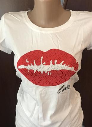 Футболка губи