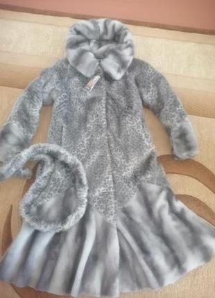 Очень красивая шуба из исскуственного меха