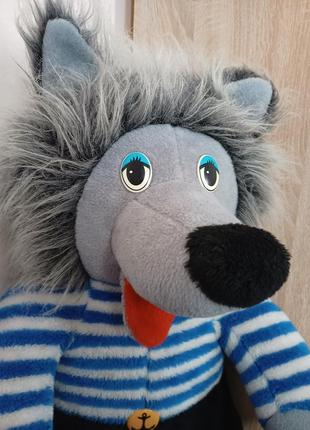 Величезний вовк із мультика "ну постривай!" 3