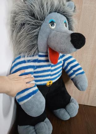 Величезний вовк із мультика "ну постривай!" 2