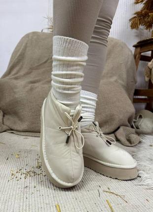 Бежевые низкие дутики на платформе