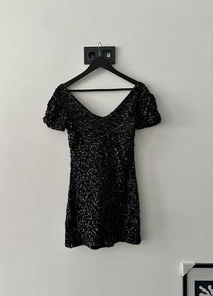 Черное мини платье в пайетки