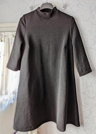 Черное теплое платье из структурированной ткани бренда atmosphere2 фото