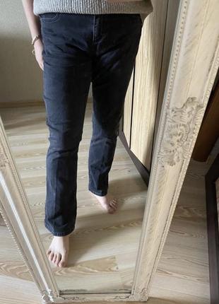 Круті модні сіро-чорні джинси акуратний клеш 52-54 р