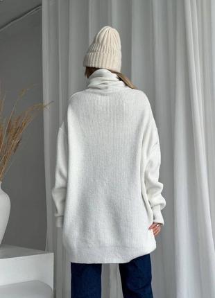 Вʼязаний жіночий оверсайз светр - туніка з високим горлом однотонний3 фото