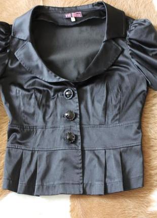 Нарядний атласний жакет.