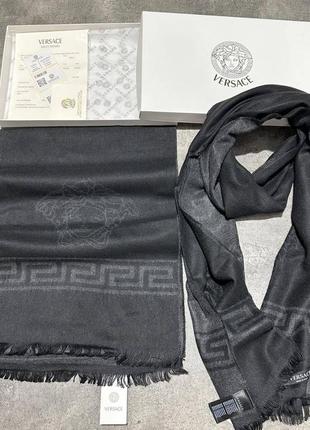 Шарф в стиле versace