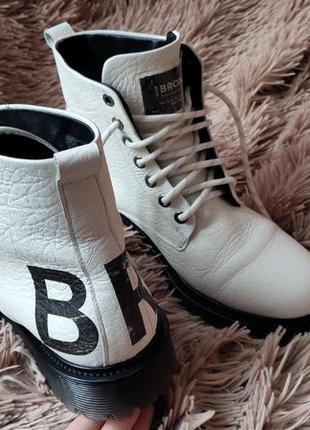 Ботинки белые на шнурках bronx10 фото