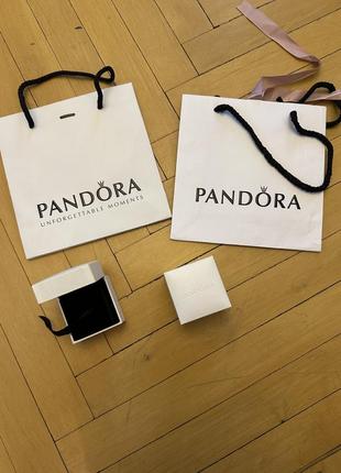 Два подарочных пакетика от pandora и две коробочки от рюмов pandora