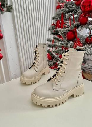 Молочные зимние высокие ботинки на шнуровке из натуральной кожи3 фото
