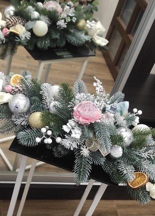 🌲 новогодняя композиция с мандаринками, цветами, шишками, шариками.