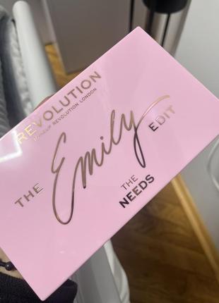 Makeup revolution x the emily edit the needs3 фото